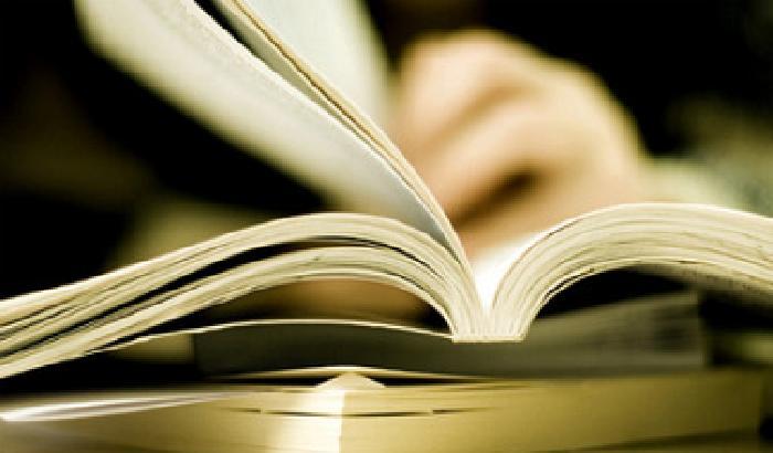 Libri di testo, la denuncia: le scuole sforano il tetto