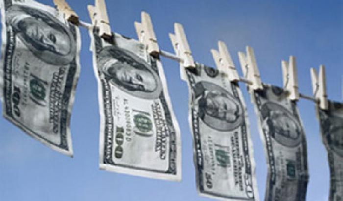 Standard & Poor's boccia l'Italia: da A+ a A