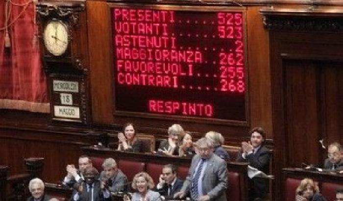 Governo battuto 5 volte alla Camera, Pisanu: E' finita
