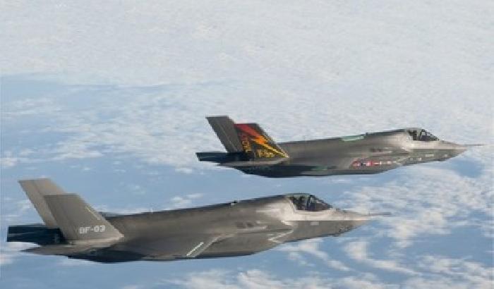 001CCB-NEWS_13920 La Difesa sui caccia F-35 se la canta e se la suona
