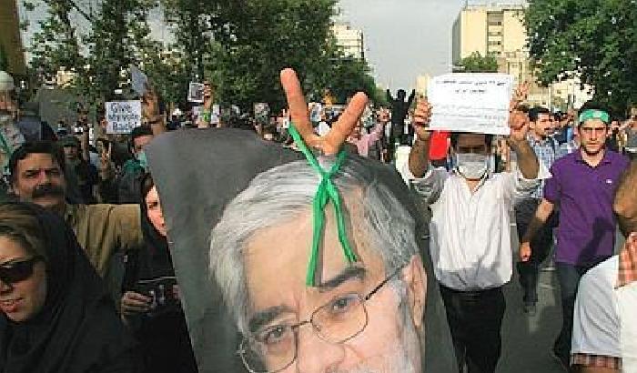 Iran, l'onda verde torna in piazza