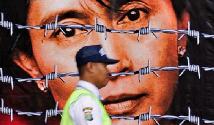 0024AC-NEWS_18608 Baggio fa il tifo: eletta Aung San Suu Kyi