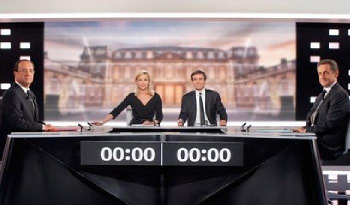 Sarkozy insulta in tv, Hollande resiste