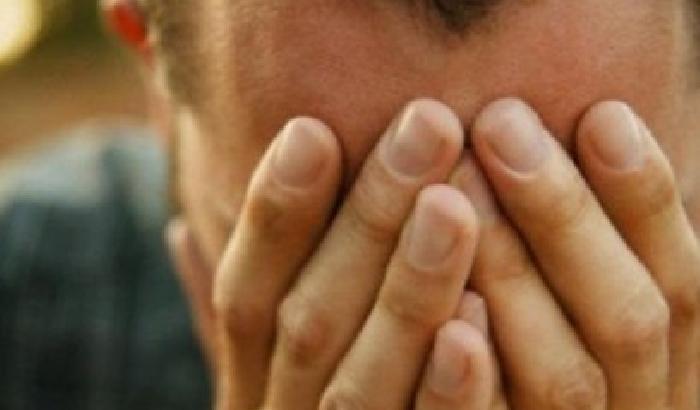 003C86-NEWS_30369 Precario si uccide: ormai la crisi fa una strage