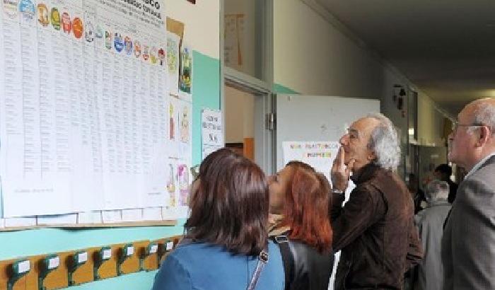 003D19-NEWS_30687 A L'Aquila Cialente e De Matteis si inseguono. Si andrà al ballottaggio