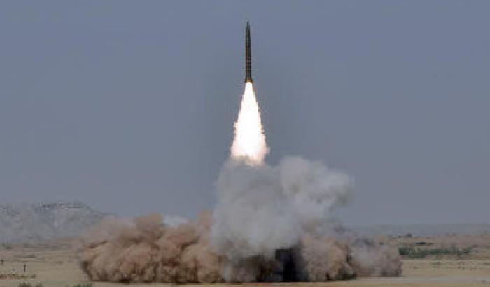 003DC9-NEWS_31043 Il Pakistan lancia un missile nucleare