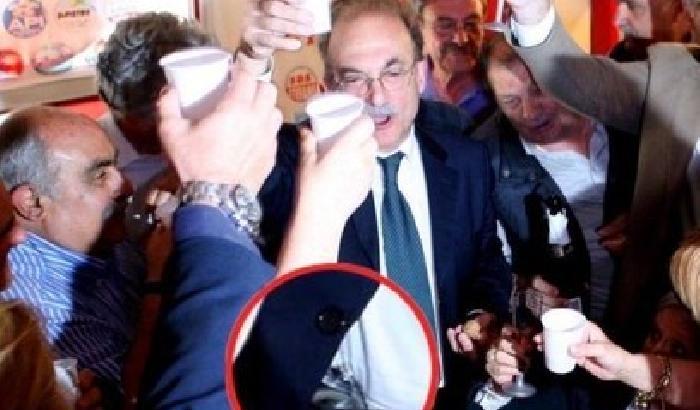 Taranto, il sindaco sceriffo rinuncia alla pistola