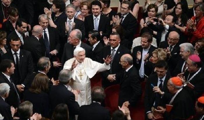 Il Tg3 sfuma il Papa in diretta: apriti cielo!