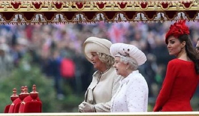 La regina in bianco, la duchessa in rosso