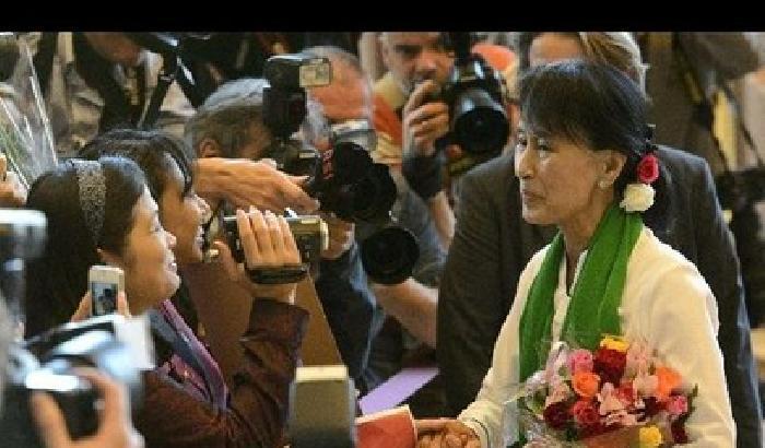 Aung San Suu Kyi incontrerà il dj Hairy Cornflake