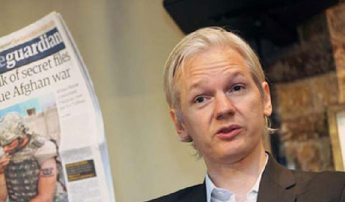 Assange chiede asilo politico all'Ecuador