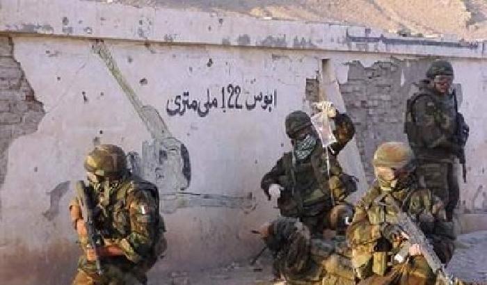 Afghanistan, prima una sparatoria, poi una bomba