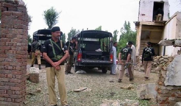 Attentato contro una caserma di reclute in Pakistan