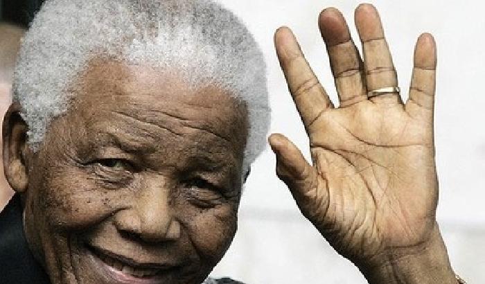 Gli auguri di Obama a Mandela: un faro per la libertà