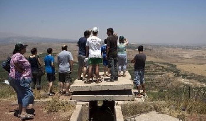 Turisti israeliani in fila per ammirare la guerra in Siria