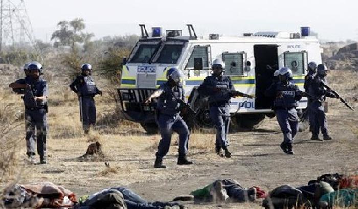 007D01-NEWS_58608 Sudafrica, la polizia ammazza più di 30 minatori