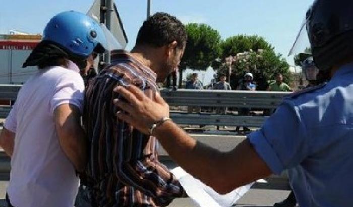 Immigrati in rivolta nel centro d'accoglienza, 14 arresti a Ragusa