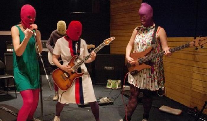 Putin sulle Pussy Riot: dobbiamo proteggere i credenti