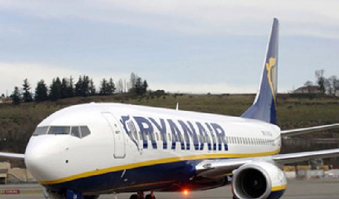 Ryanair: se uno non stampa il biglietto è idiota
