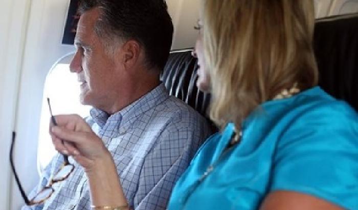 Romney si chiede: perché in aereo non si aprono gli oblò?