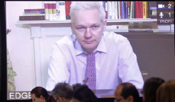 Assange attacca Obama: mi perseguita