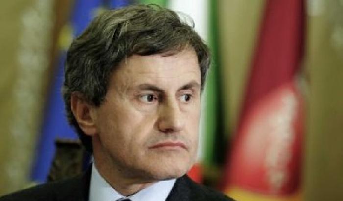 Alemanno: basta cortei. Pd: solo scuse, è censura