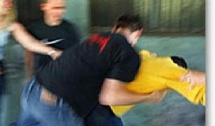 Picchi chi ti ha picchiato il figlio? È reato