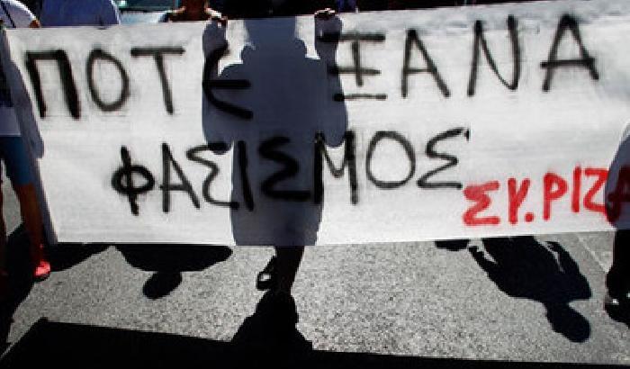 00864C-NEWS_63712 Antifascisti greci denunciano: torturati dalla polizia come in Iraq