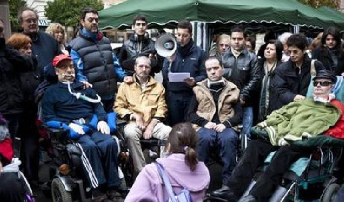 Tolti soldi per i malati di Sla, non  per gli F35