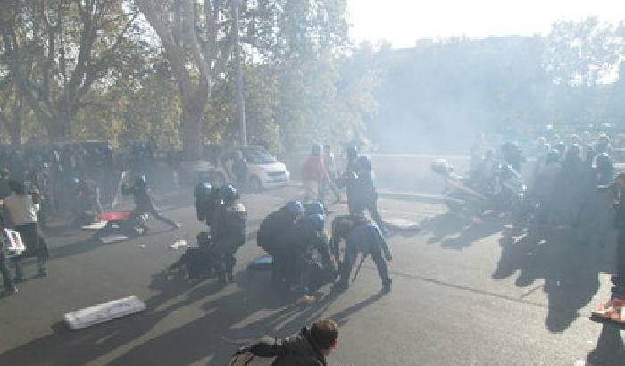 Lacrimogeni dal ministero sul corteo del  #14N