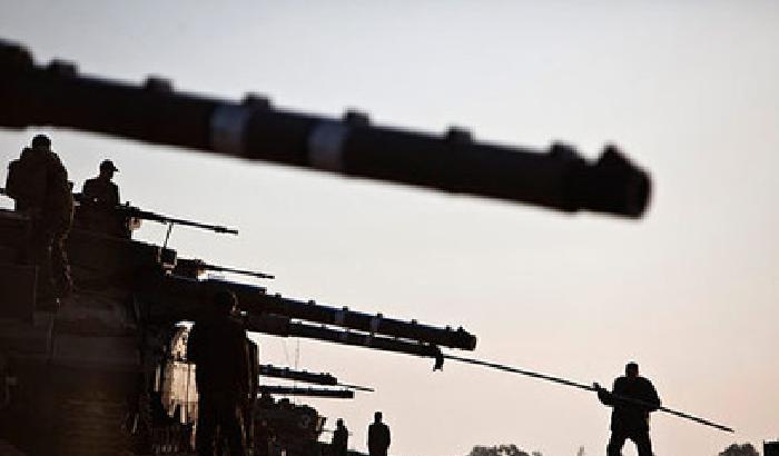 L'esercito israeliano pronto a invadere Gaza