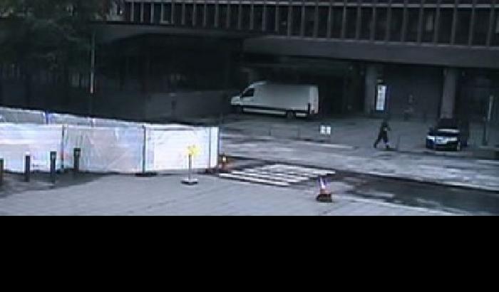 Nuovo filmato sulla bomba a Oslo di Breivik (vd)