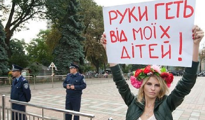 Pornostar ucraiana si rivolge all'Ue e chiede asilo