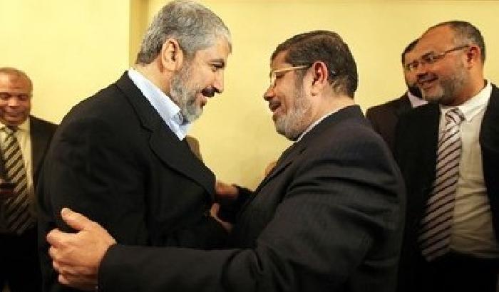 00906B-NEWS_69101 Hamas accoglie Mashaal e fa il tifo per Morsi