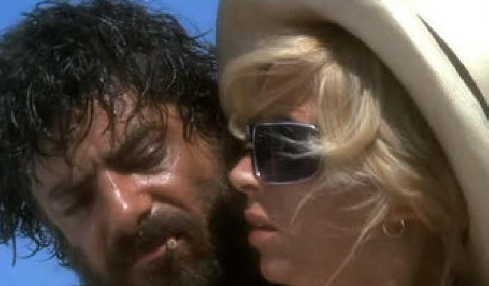 Travolti da un insolito destino nell'azzurro mare d'agosto