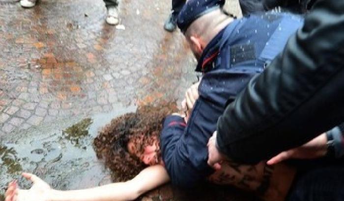 009DF7-NEWS_76847 Le Femen rivendicano la contestazione a Berlusconi