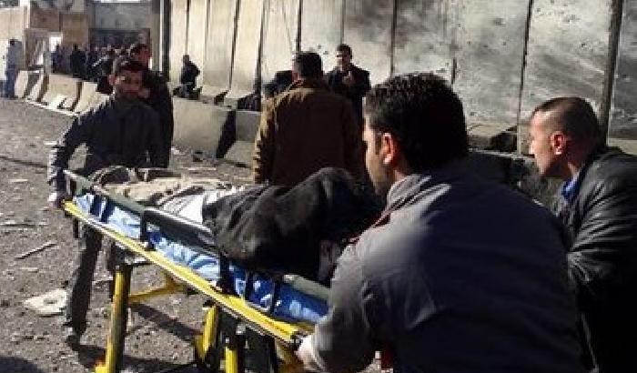 Baghdad: esplosione vicino a un ministero, 18 morti