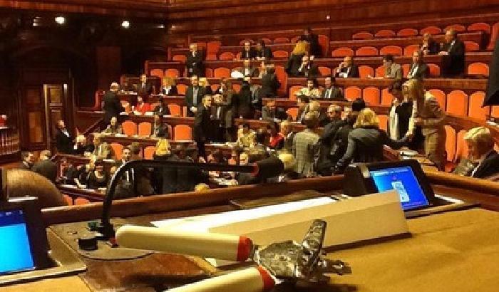 00A1AD-NEWS_78910 Al via il nuovo Parlamento: solo fumate nere