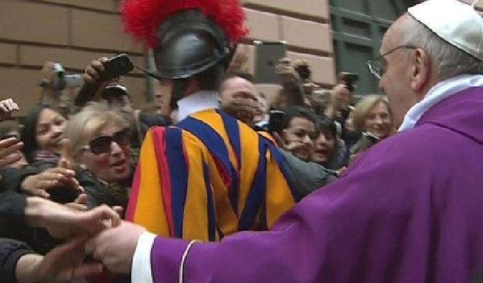 Il Papa a Sant'Anna saluta tutti i fedeli