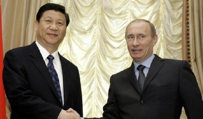 La prima di Xi Jinping è a casa di Putin