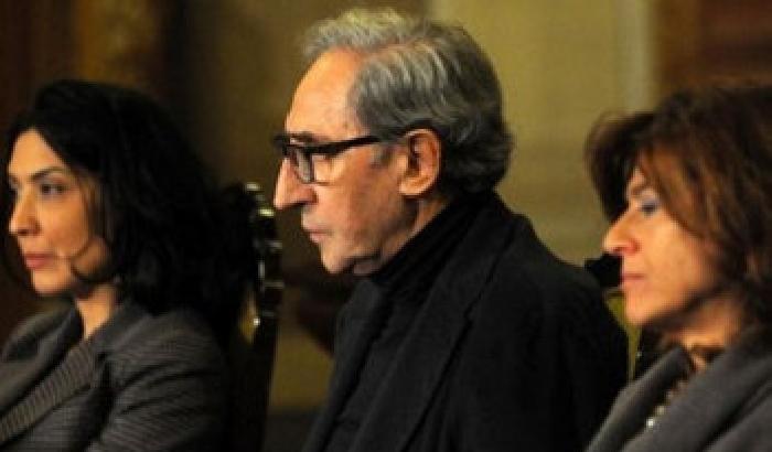 Le parlamentari contro Battiato: volgare e sessista