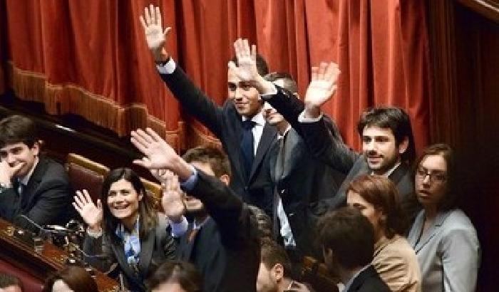 00A51C-NEWS_80808 Deputati M5s contestati davanti alla Camera: votate la fiducia