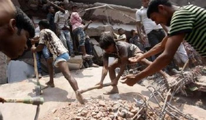 Bangladesh, 82 morti nel crollo di un centro commerciale