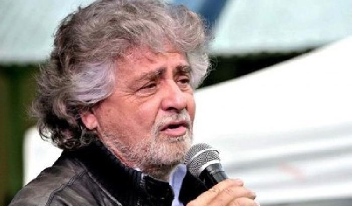 00AB9C-NEWS_84333 La stampa torna nel mirino di Grillo