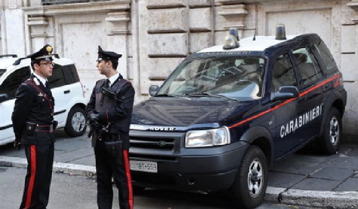 00AC42-NEWS_84677-2 Rapinano una gioielleria e lanciano delle molotov: due feriti