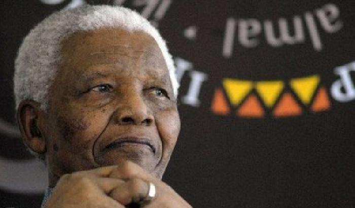 Il Sudafrica prega per Mandela ancora in ospedale