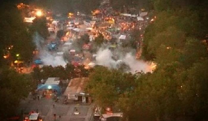 La gente grida: Taksim ovunque, resistenza ovunque