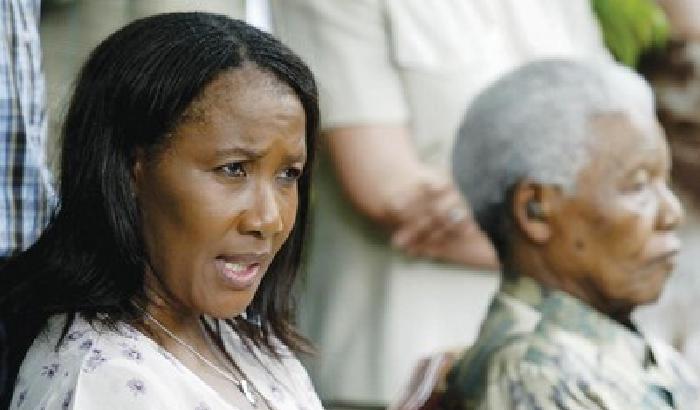 00B3CE-NEWS_88806 La figlia di Mandela accusa i giornalisti: non avete rispetto