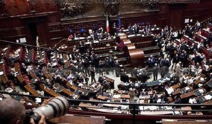 00B605-NEWS_90115 Parlamento chiuso per Mediaset: l'attacco di Famiglia Cristiana