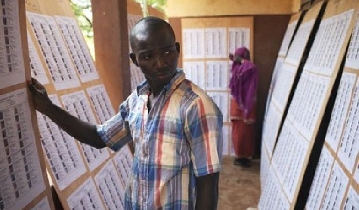 La Francia impone al Mali le presidenziali